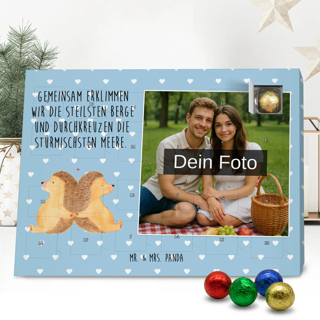 Personalisierter Schoko Foto Adventskalender Igel händchenhaltend Personalisierter Schoko Foto Adventskalender, Partner, Ehemann, Freundin, Ehefrau, Liebesgeschenk, Freund, Hocheitstag, Jahrestag, Heiratsantrag, Verlobung, Liebe, Heiraten, Hochzeit, Igel, Love, Gemeinsamkeit, Hand in Hand, Liebesbotschaft, Igelliebe, Große Liebe, Lieblingsmensch, Liebesbeweis, Geschenk für Zwei