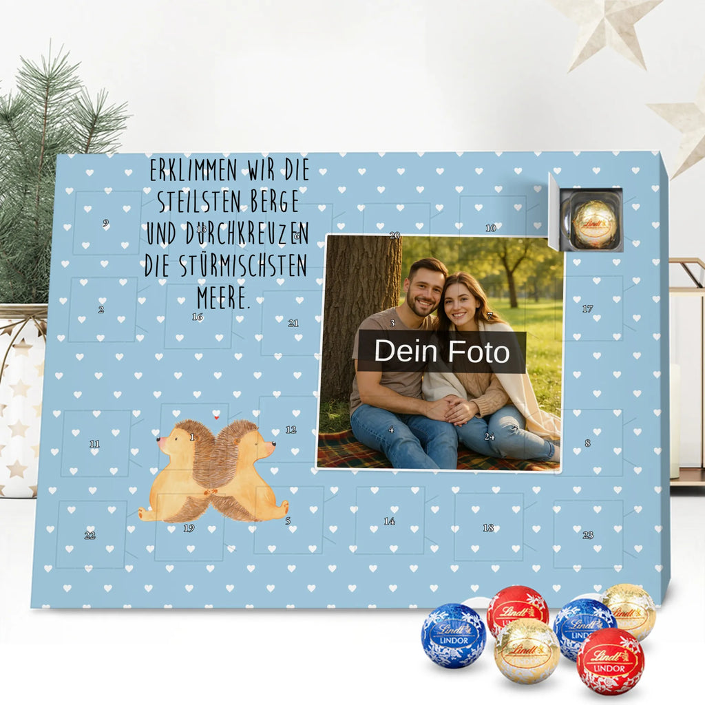 Personalisierter Schoko Foto Adventskalender Igel händchenhaltend Personalisierter Schoko Foto Adventskalender, Partner, Ehemann, Freundin, Ehefrau, Liebesgeschenk, Freund, Hocheitstag, Jahrestag, Heiratsantrag, Verlobung, Liebe, Heiraten, Hochzeit, Igel, Love, Gemeinsamkeit, Hand in Hand, Liebesbotschaft, Igelliebe, Große Liebe, Lieblingsmensch, Liebesbeweis, Geschenk für Zwei