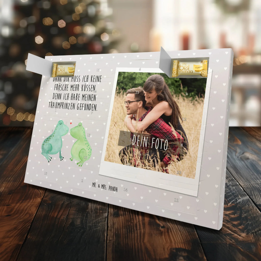 Personalisierter Marzipan Foto Adventskalender Frosch Liebe Personalisierter Marzipan Foto Adventskalender, Liebe, Partner, Freund, Freundin, Ehemann, Ehefrau, Heiraten, Verlobung, Heiratsantrag, Liebesgeschenk, Jahrestag, Hocheitstag, Hochzeitstag, Geschenk Freund, Verlobt, Geschenk Freundin, Frösche, Froschkönig, Verliebt, Geschenk Hochzeit, Liebesbeweis, Frosch, Verheiratet, Fröschchen