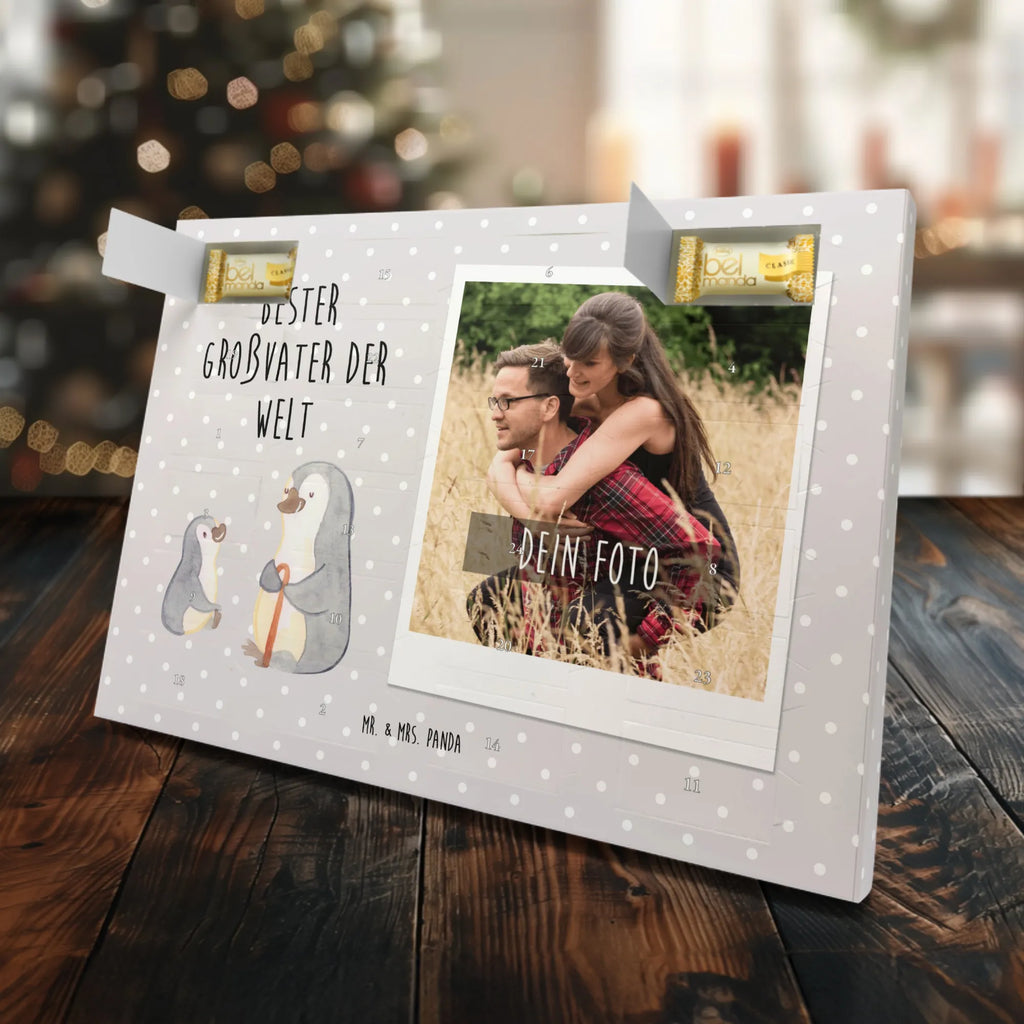 Personalisierter Marzipan Foto Adventskalender Pinguin Bester Großvater der Welt Personalisierter Marzipan Foto Adventskalender, für, Dankeschön, Geschenk, Schenken, Geburtstag, Geburtstagsgeschenk, Geschenkidee, Danke, Bedanken, Mitbringsel, Freude machen, Geschenktipp, Enkelin, Grossvater, Opi. Großpapa, Großvater, Oppa, enkel, Kleinigkeit, Oppi, Enkelkind, Großeltern, Bester, Opa