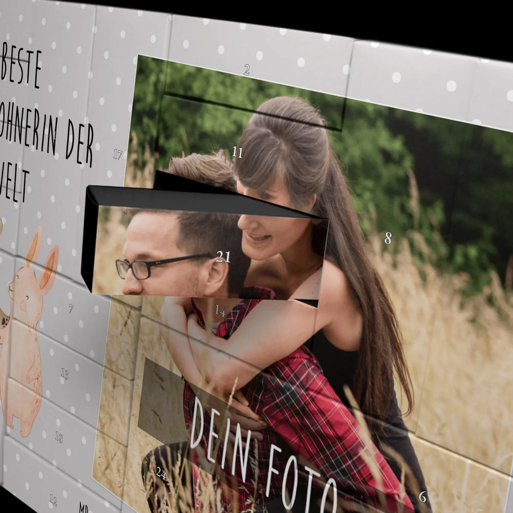 Personalisierter Befüllbarer Foto Adventskalender Hase Beste Mitbewohnerin der Welt Personalisierter Adventskalender, Adventskalender mit Foto, Adventskalender mit Eigenem Bild, Personalisierter Befüllbarer Foto Adventskalender, Adventskalender Eigenes Foto, Weihnachtskalender mit Foto, Foto Adventskalender, Geschenkidee, Geschenk, Schenken, Mitbringsel, Geburtstag, Geburtstagsgeschenk, für, Danke, Dankeschön, Bedanken, Freude machen, Geschenktipp, Zimmernachbarin, Wohngemeinschaft, Zimmergenossin, Mitbewohnerin, Stubenkameradin, WG, WG-Bewohnerin, Zimmerkollegin