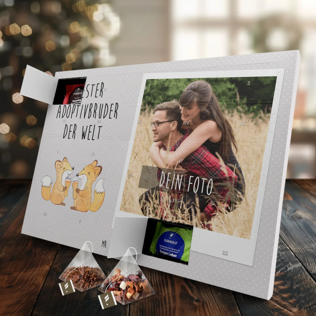 Personalisierter Tee Foto Adventskalender Fuchs Bester Adoptivbruder der Welt Personalisierter Tee Foto Adventskalender, Geschenkidee, Geschenk, Schenken, Mitbringsel, Geburtstag, Geburtstagsgeschenk, für, Danke, Dankeschön, Bedanken, Freude machen, Geschenktipp, Brudi, Adoptiert, Kleinigkeit, Schwester, Bruder, Brother, Adoptivbruder, Sohn, Bester, Geschwister, Familie, Bruderherz
