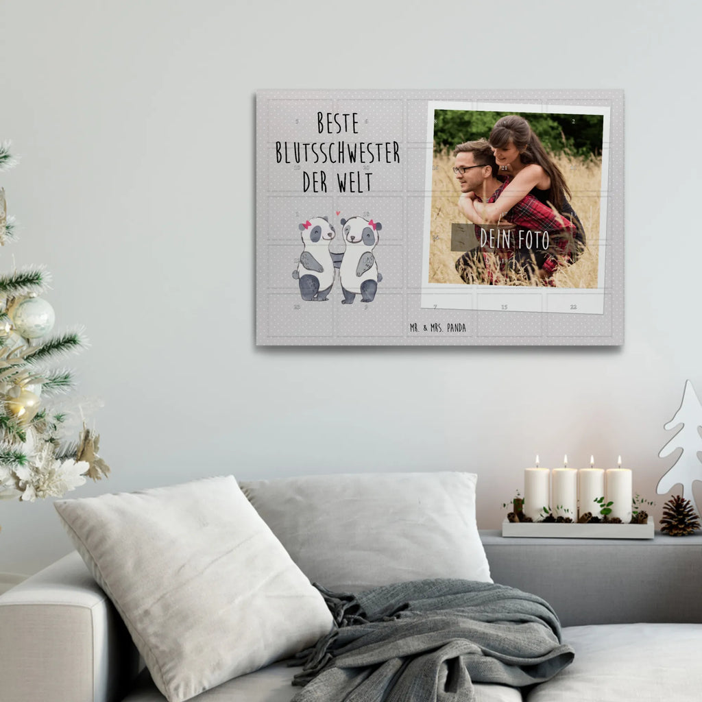 Personalisierter Tee Foto Adventskalender Panda Beste Blutsschwester der Welt Personalisierter Tee Foto Adventskalender, Geschenkidee, Geschenk, Schenken, Mitbringsel, Geburtstag, Geburtstagsgeschenk, für, Danke, Dankeschön, Bedanken, Freude machen, Geschenktipp, Freundin, Schwestern, Bae, Familie, Schwester, Geschwister, Blutsgeschwister, Blutsschwester, Schwesterherz, Liebe, Beste, Sister, Kleinigkeit, Tochter