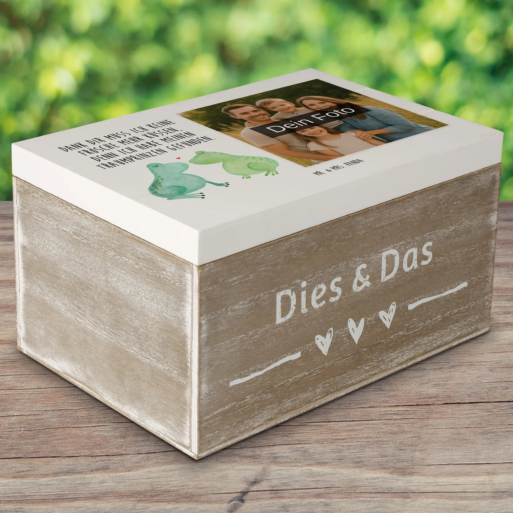 Personalizowana drewniana skrzynka na zdjęcia Żabia miłość Personalisierte Foto Holzkiste, Liebe, Partner, Freund, Freundin, Ehemann, Ehefrau, Heiraten, Verlobung, Heiratsantrag, Liebesgeschenk, Jahrestag, Hocheitstag, Frosch, Froschkönig, Verliebt, Hochzeitstag, Geschenk Hochzeit, Liebesbeweis, Fröschchen, Verlobt, Verheiratet, Frösche, Geschenk Freundin, Geschenk Freund