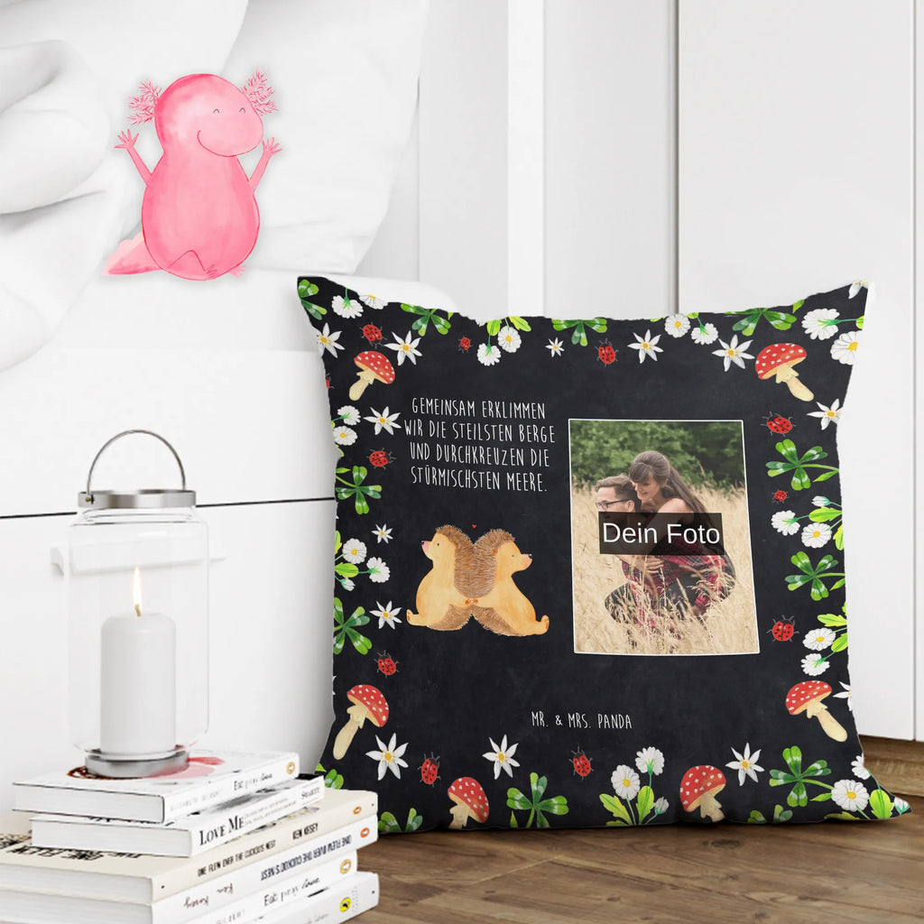 Personalized Photo Pillow Hedgehogs holding hands Personalisiertes Foto Kissen, Liebe, Partner, Freund, Freundin, Ehemann, Ehefrau, Heiraten, Verlobung, Heiratsantrag, Liebesgeschenk, Jahrestag, Hocheitstag, Igel, Igelliebe, Hand in Hand, Liebesbeweis, große Liebe, Liebesbotschaft, Hochzeit, Lieblingsmensch, Gemeinsamkeit, Love, Geschenk für zwei