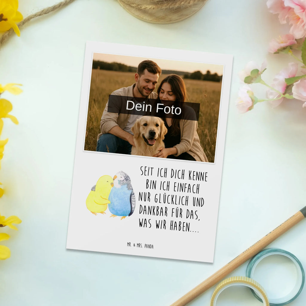 Personalisierte Foto Postkarte Wellensittich Liebe Personalisierte Foto Postkarte, Liebe, Partner, Freund, Freundin, Ehemann, Ehefrau, Heiraten, Verlobung, Heiratsantrag, Liebesgeschenk, Jahrestag, Hocheitstag, Vögel, Nähe, Kuscheln, Wellensittich, Vertrauen