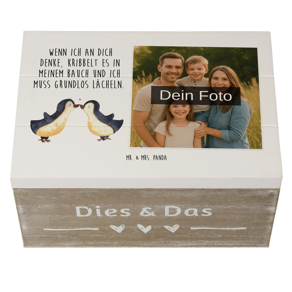 Personalisierte Foto Holzkiste Pinguine Kuss Personalisierte Foto Holzkiste, Liebe, Partner, Freund, Freundin, Ehemann, Ehefrau, Heiraten, Verlobung, Heiratsantrag, Liebesgeschenk, Jahrestag, Hocheitstag, Mitbringsel, Hochzeitstag, für Ehemann, für Männer, Geschenk für Partner, Valentinstag, Geschenk für Frauen, Liebesbeweis, Geschenk für Freundin