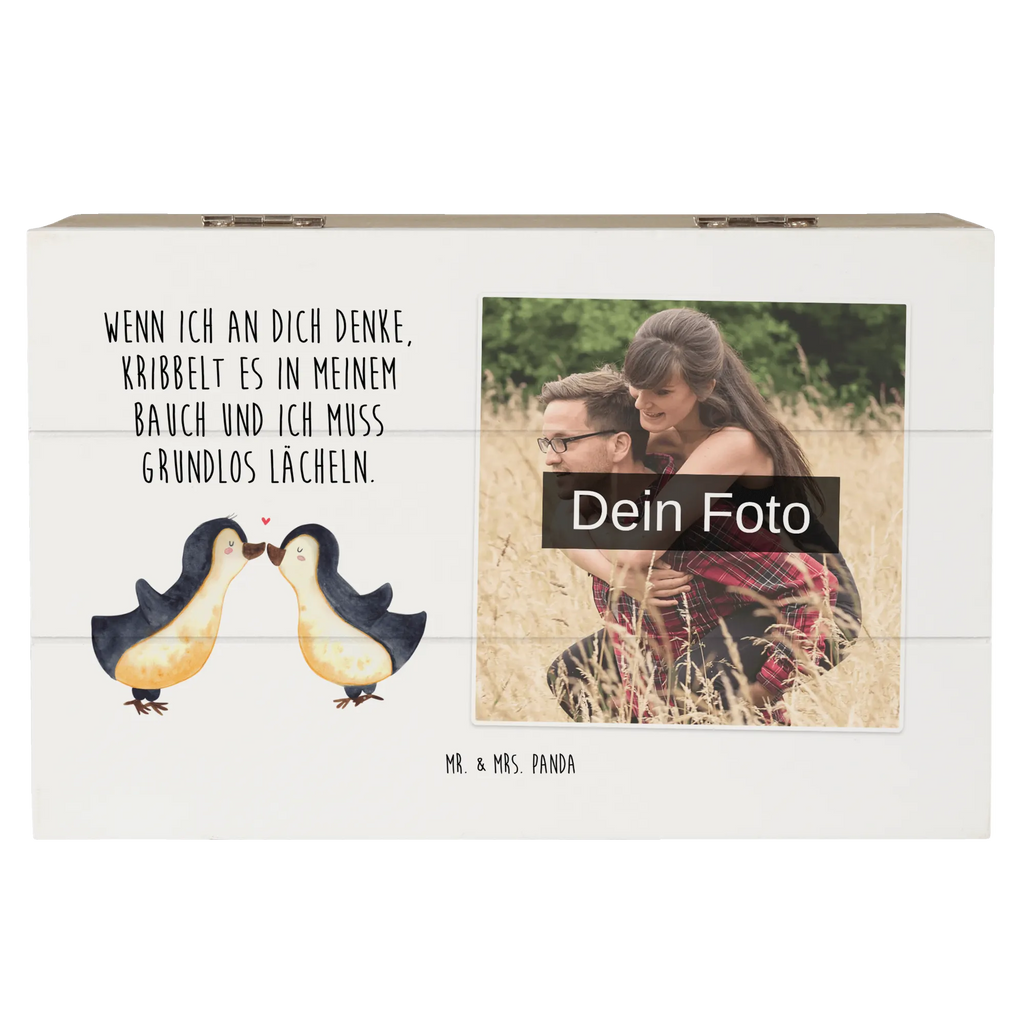 Personalisierte Foto Holzkiste Pinguine Kuss Personalisierte Foto Holzkiste, Liebe, Partner, Freund, Freundin, Ehemann, Ehefrau, Heiraten, Verlobung, Heiratsantrag, Liebesgeschenk, Jahrestag, Hocheitstag, Mitbringsel, Hochzeitstag, für Ehemann, für Männer, Geschenk für Partner, Valentinstag, Geschenk für Frauen, Liebesbeweis, Geschenk für Freundin