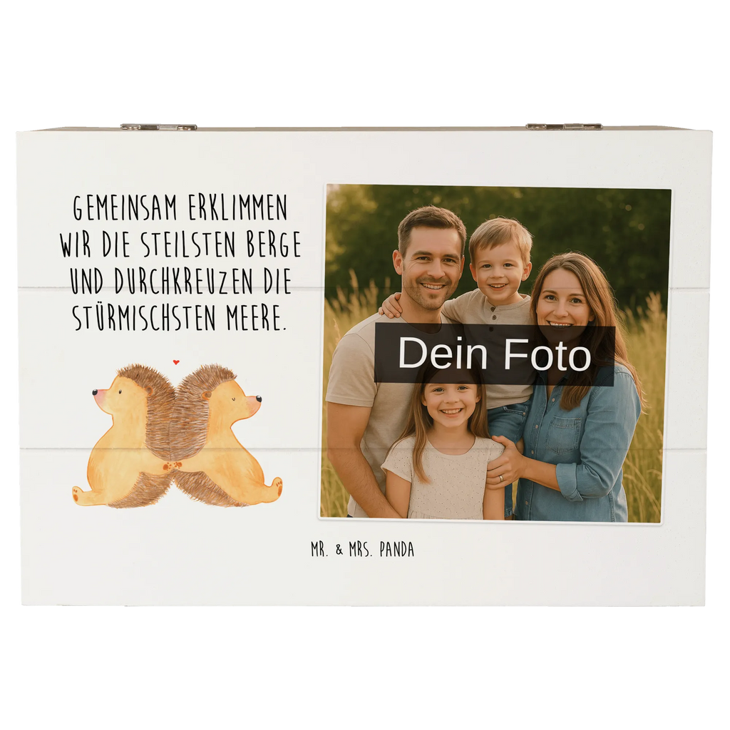Personalisierte Foto Holzkiste Igel händchenhaltend Personalisierte Foto Holzkiste, Liebe, Partner, Freund, Freundin, Ehemann, Ehefrau, Heiraten, Verlobung, Heiratsantrag, Liebesgeschenk, Jahrestag, Hocheitstag, große Liebe, Liebesbotschaft, Lieblingsmensch, Geschenk für zwei, Igelliebe, Liebesbeweis, Igel, Hand in Hand, Hochzeit, Love, Gemeinsamkeit