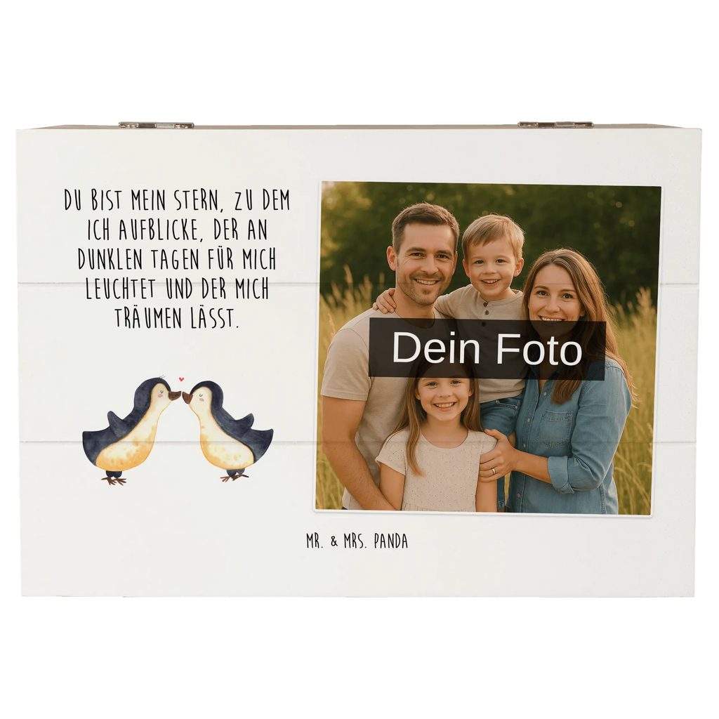 Personalisierte Foto Holzkiste Pinguin Liebe Personalisierte Foto Holzkiste, Liebe, Partner, Freund, Freundin, Ehemann, Ehefrau, Heiraten, Verlobung, Heiratsantrag, Liebesgeschenk, Jahrestag, Hocheitstag, Gastgeschenk, Geschenk Freund, Pinguin Liebe, Pinguin, Pinguinpaar, Geschenk Freundin, Pinguine, Pärchen. Liebespaar, Hochzeitstag, Verlobte, Hochzeit, Liebesbeweis, Liebesspruch, Verlobter, Love, Pinguin Paar, Geschenkidee, Paar, Geschenk Hochzeitstag