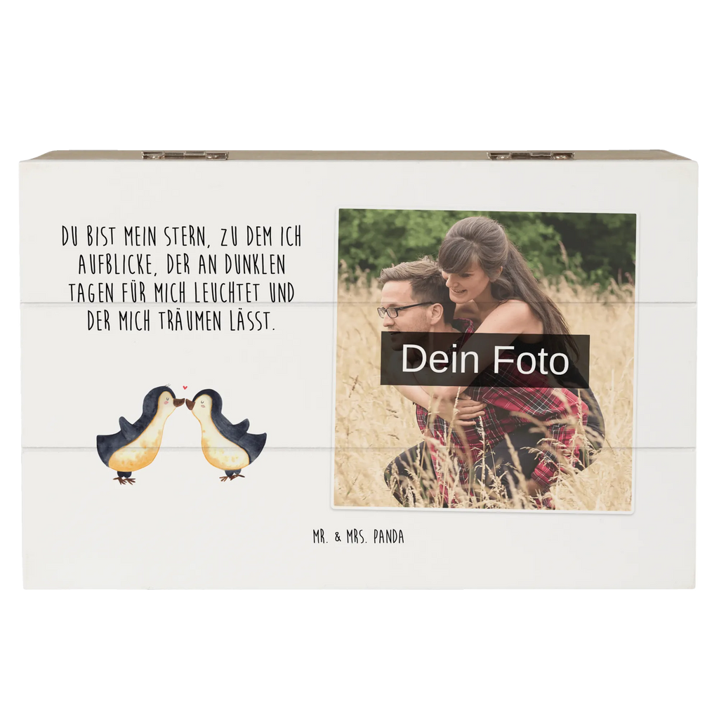Personalisierte Foto Holzkiste Pinguin Liebe Personalisierte Foto Holzkiste, Liebe, Partner, Freund, Freundin, Ehemann, Ehefrau, Heiraten, Verlobung, Heiratsantrag, Liebesgeschenk, Jahrestag, Hocheitstag, Gastgeschenk, Geschenk Freund, Pinguin Liebe, Pinguin, Pinguinpaar, Geschenk Freundin, Pinguine, Pärchen. Liebespaar, Hochzeitstag, Verlobte, Hochzeit, Liebesbeweis, Liebesspruch, Verlobter, Love, Pinguin Paar, Geschenkidee, Paar, Geschenk Hochzeitstag