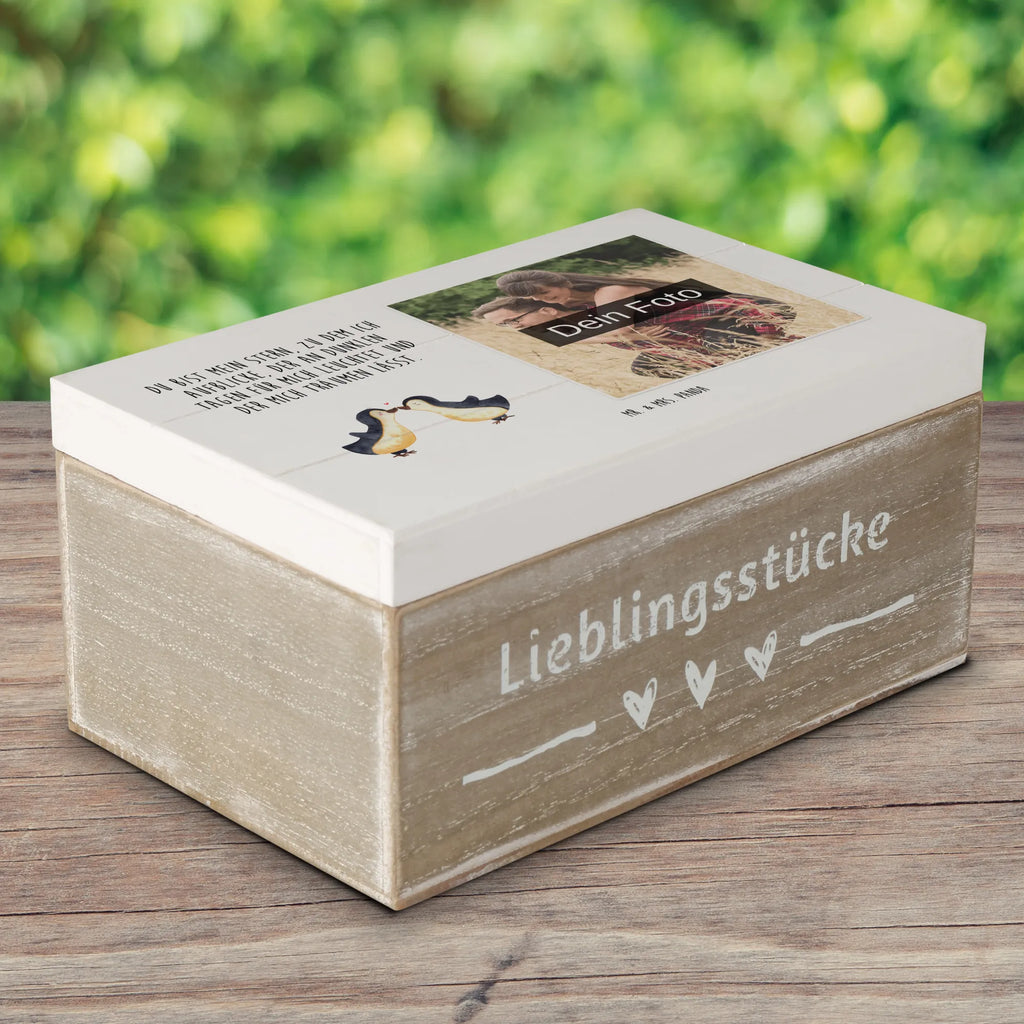 Personalisierte Foto Holzkiste Pinguin Liebe Personalisierte Foto Holzkiste, Liebe, Partner, Freund, Freundin, Ehemann, Ehefrau, Heiraten, Verlobung, Heiratsantrag, Liebesgeschenk, Jahrestag, Hocheitstag, Gastgeschenk, Geschenk Freund, Pinguin Liebe, Pinguin, Pinguinpaar, Geschenk Freundin, Pinguine, Pärchen. Liebespaar, Hochzeitstag, Verlobte, Hochzeit, Liebesbeweis, Liebesspruch, Verlobter, Love, Pinguin Paar, Geschenkidee, Paar, Geschenk Hochzeitstag