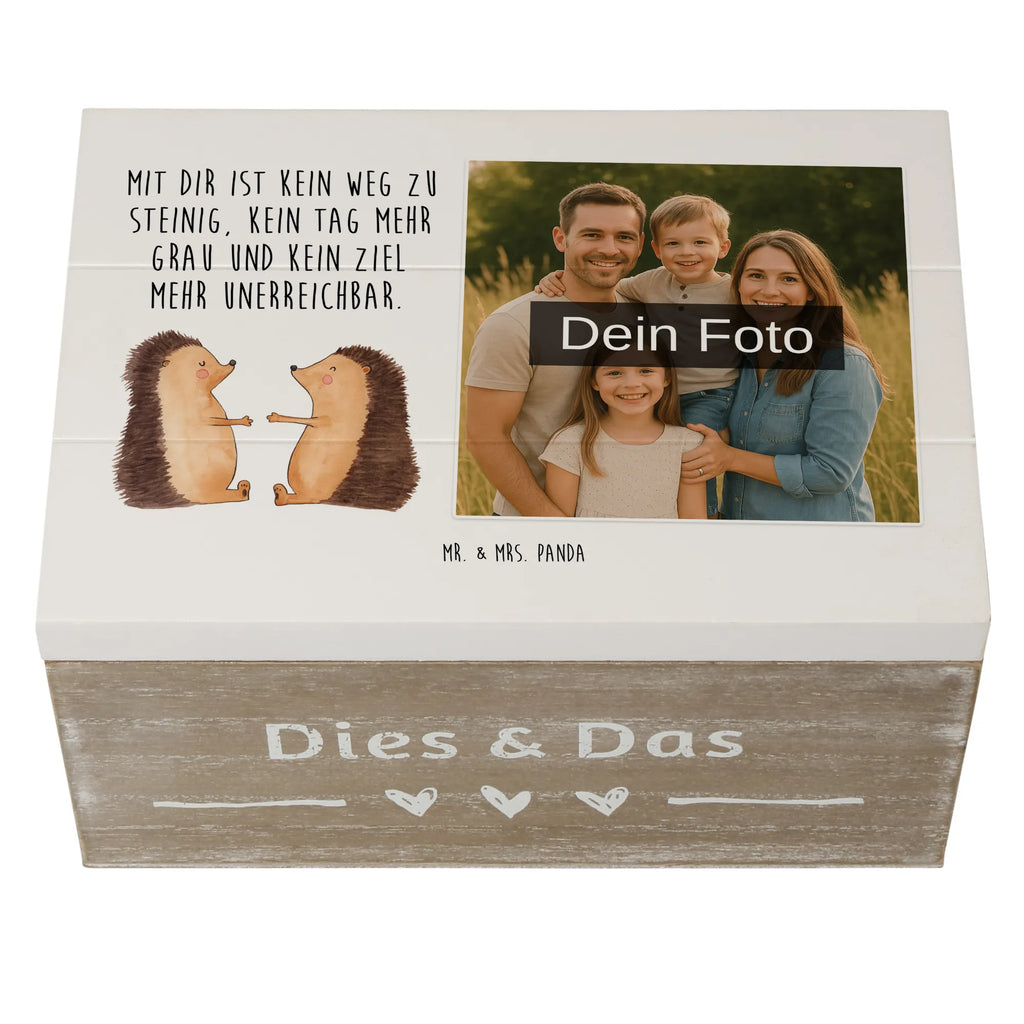 Personalisierte Foto Holzkiste Igel Liebe Personalisierte Foto Holzkiste, Liebe, Partner, Freund, Freundin, Ehemann, Ehefrau, Heiraten, Verlobung, Heiratsantrag, Liebesgeschenk, Jahrestag, Hocheitstag, Liebesbeweis, Geschenk, Verliebt, Verlobt, Igel, Verheiratet, Hochzeit, Hochzeitstag