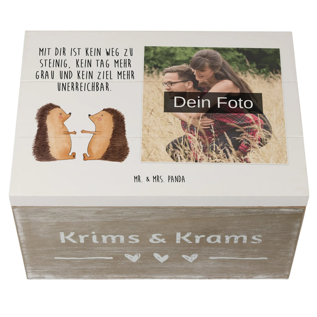 Personalisierte Foto Holzkiste Igel Liebe Personalisierte Foto Holzkiste, Liebe, Partner, Freund, Freundin, Ehemann, Ehefrau, Heiraten, Verlobung, Heiratsantrag, Liebesgeschenk, Jahrestag, Hocheitstag, Liebesbeweis, Geschenk, Verliebt, Verlobt, Igel, Verheiratet, Hochzeit, Hochzeitstag