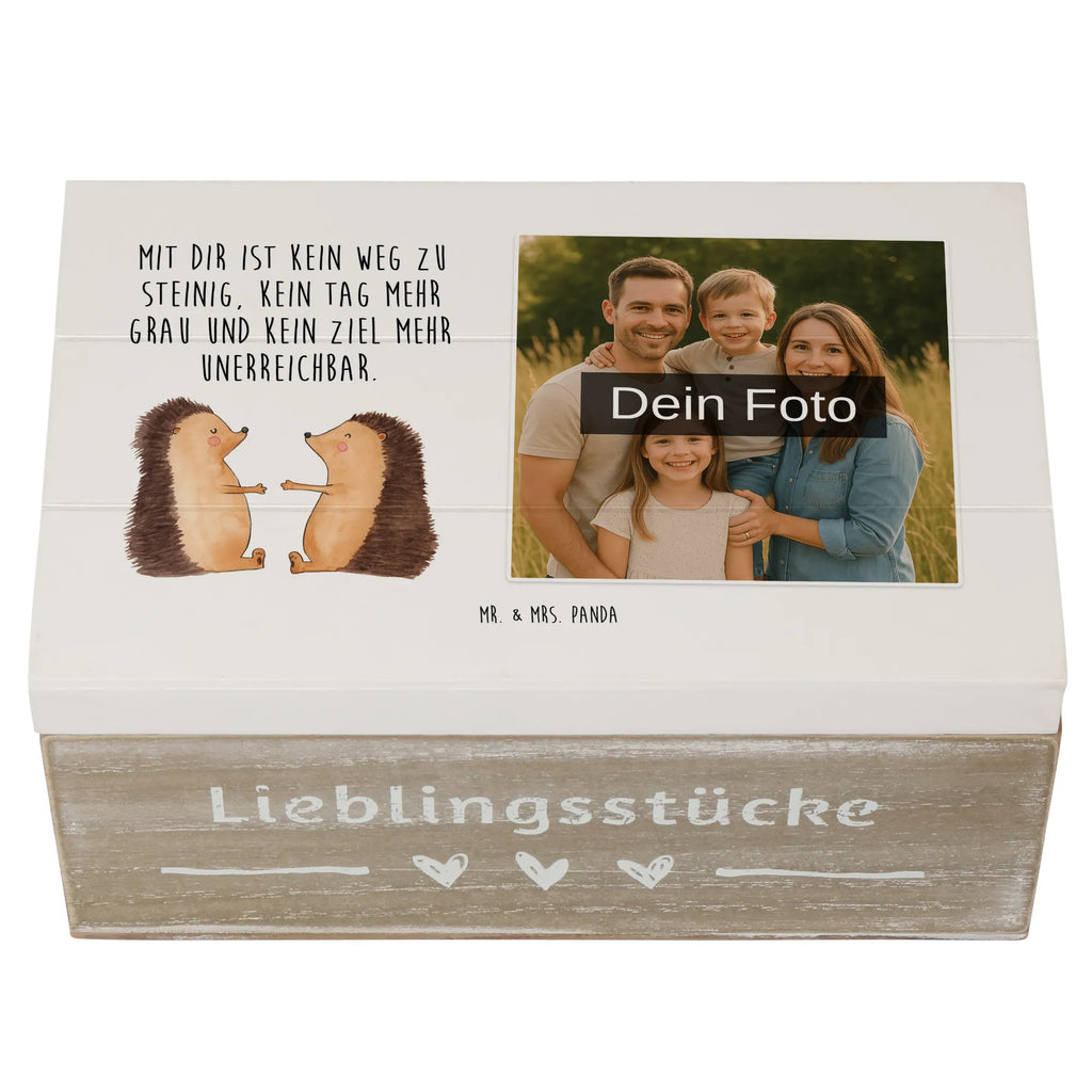 Personalisierte Foto Holzkiste Igel Liebe Personalisierte Foto Holzkiste, Liebe, Partner, Freund, Freundin, Ehemann, Ehefrau, Heiraten, Verlobung, Heiratsantrag, Liebesgeschenk, Jahrestag, Hocheitstag, Liebesbeweis, Geschenk, Verliebt, Verlobt, Igel, Verheiratet, Hochzeit, Hochzeitstag