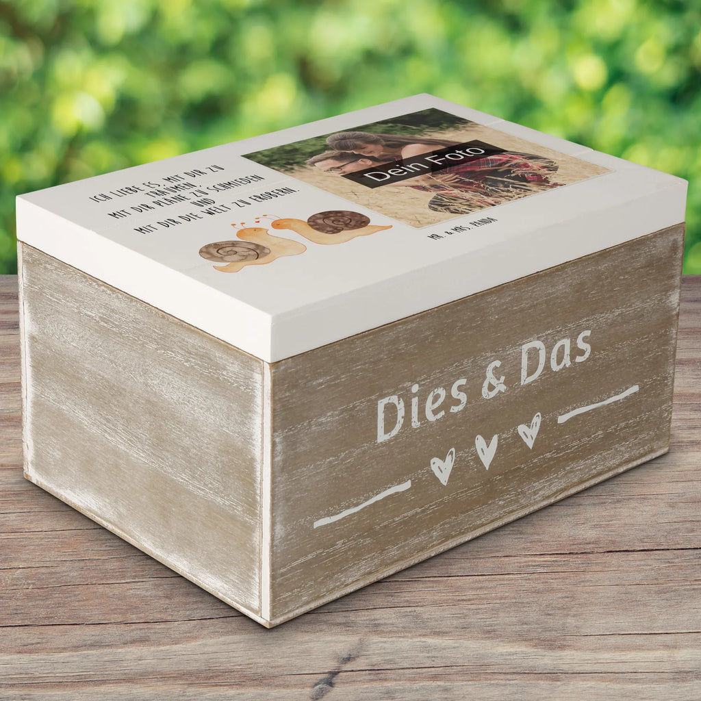 Personalisierte Foto Holzkiste Schnecken Liebe Personalisierte Foto Holzkiste, Liebe, Partner, Freund, Freundin, Ehemann, Ehefrau, Heiraten, Verlobung, Heiratsantrag, Liebesgeschenk, Jahrestag, Hocheitstag