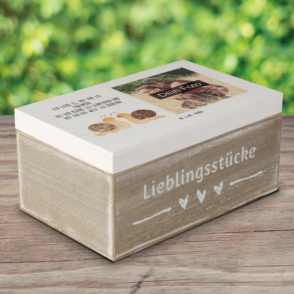 Personalisierte Foto Holzkiste Schnecken Liebe Personalisierte Foto Holzkiste, Liebe, Partner, Freund, Freundin, Ehemann, Ehefrau, Heiraten, Verlobung, Heiratsantrag, Liebesgeschenk, Jahrestag, Hocheitstag