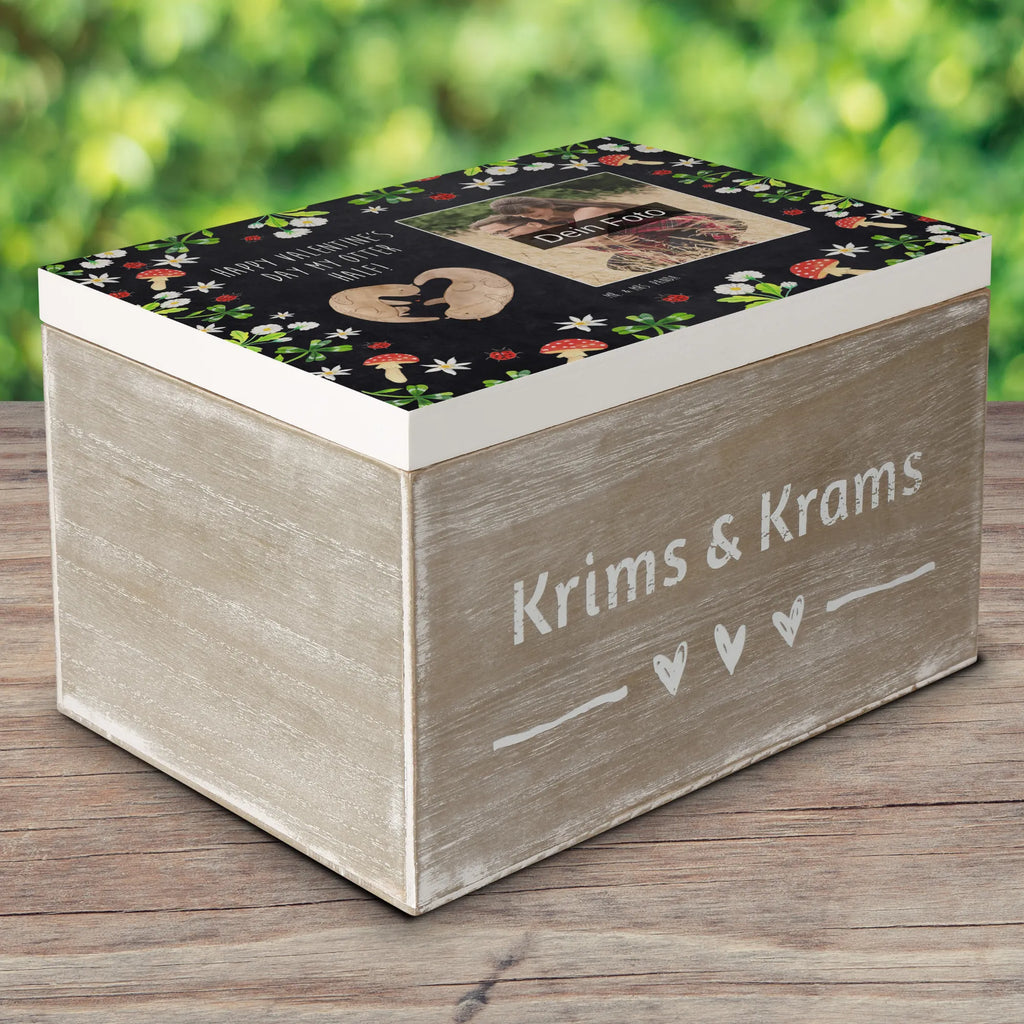 Personalisierte Foto Holzkiste Otter Valentine Personalisierte Foto Holzkiste, Liebe, Partner, Freund, Freundin, Ehemann, Ehefrau, Heiraten, Verlobung, Heiratsantrag, Liebesgeschenk, Jahrestag, Hocheitstag, Mitbringsel, Valentinstag, für Ehemann, Hochzeitstag, Geschenk für Partner, Geschenk für Frauen, für Männer, Geschenk für Freundin, Liebesbeweis