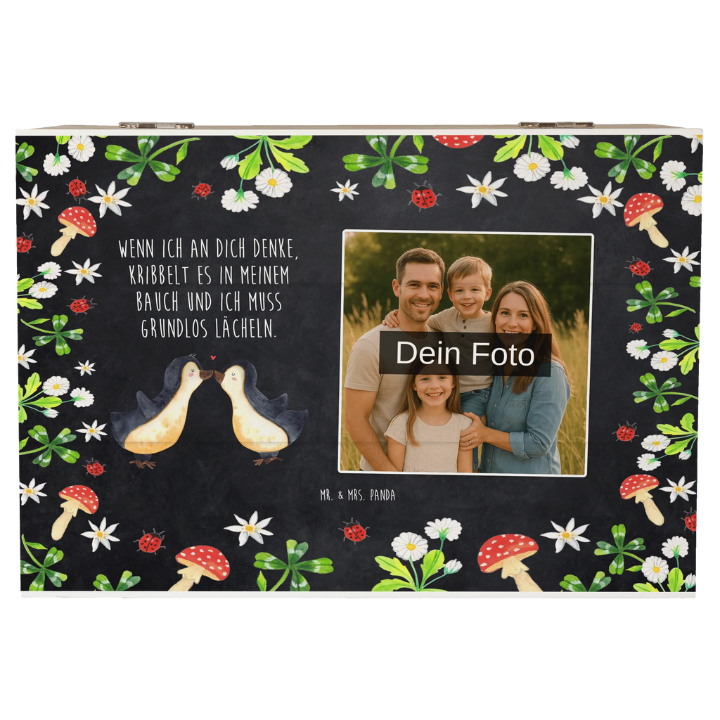 Personalisierte Foto Holzkiste Pinguine Kuss Personalisierte Foto Holzkiste, Liebe, Partner, Freund, Freundin, Ehemann, Ehefrau, Heiraten, Verlobung, Heiratsantrag, Liebesgeschenk, Jahrestag, Hocheitstag, Mitbringsel, Hochzeitstag, für Ehemann, für Männer, Geschenk für Partner, Valentinstag, Geschenk für Frauen, Liebesbeweis, Geschenk für Freundin