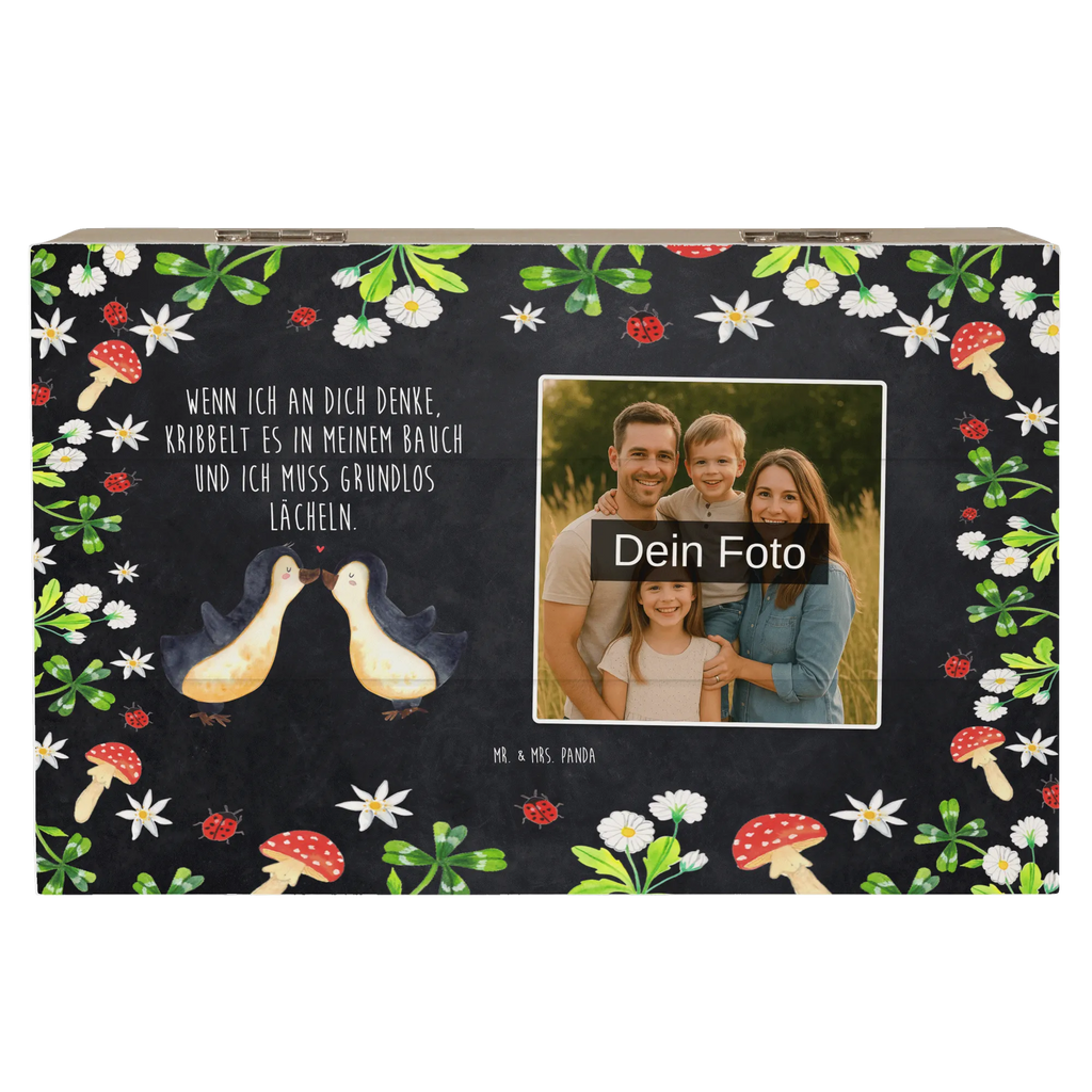 Personalisierte Foto Holzkiste Pinguine Kuss Personalisierte Foto Holzkiste, Liebe, Partner, Freund, Freundin, Ehemann, Ehefrau, Heiraten, Verlobung, Heiratsantrag, Liebesgeschenk, Jahrestag, Hocheitstag, Mitbringsel, Hochzeitstag, für Ehemann, für Männer, Geschenk für Partner, Valentinstag, Geschenk für Frauen, Liebesbeweis, Geschenk für Freundin