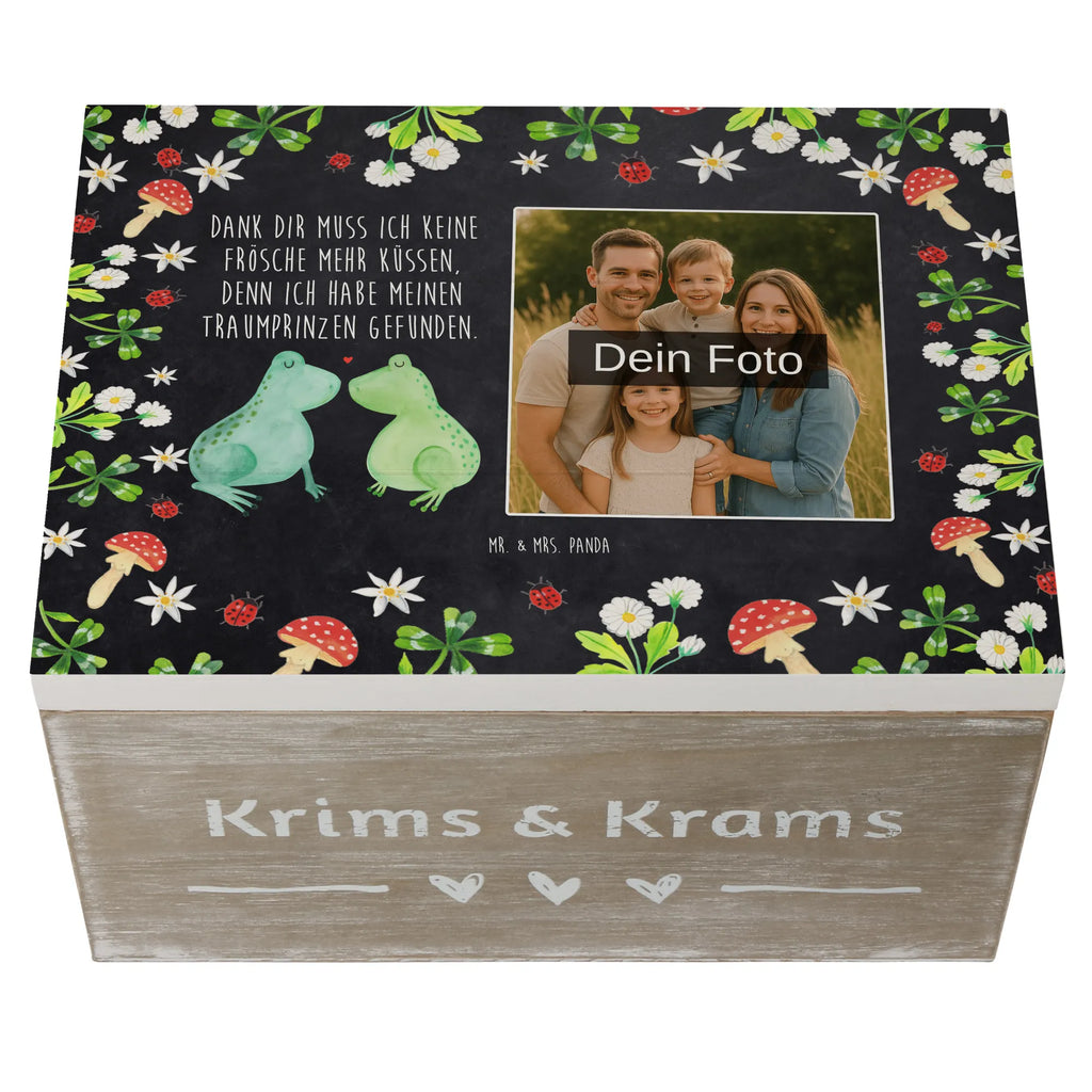 Personalizowana drewniana skrzynka na zdjęcia Żabia miłość Personalisierte Foto Holzkiste, Liebe, Partner, Freund, Freundin, Ehemann, Ehefrau, Heiraten, Verlobung, Heiratsantrag, Liebesgeschenk, Jahrestag, Hocheitstag, Frosch, Froschkönig, Verliebt, Hochzeitstag, Geschenk Hochzeit, Liebesbeweis, Fröschchen, Verlobt, Verheiratet, Frösche, Geschenk Freundin, Geschenk Freund