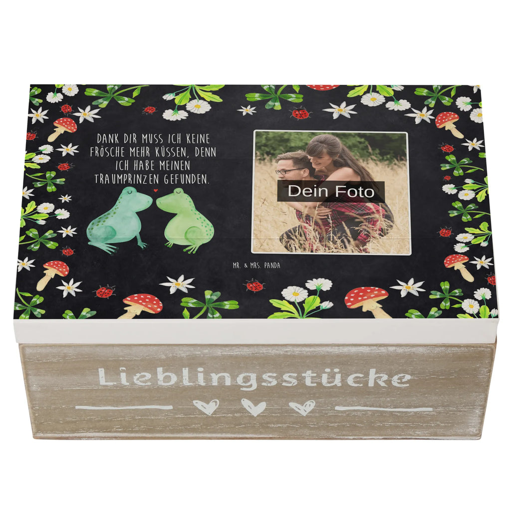 Personalizowana drewniana skrzynka na zdjęcia Żabia miłość Personalisierte Foto Holzkiste, Liebe, Partner, Freund, Freundin, Ehemann, Ehefrau, Heiraten, Verlobung, Heiratsantrag, Liebesgeschenk, Jahrestag, Hocheitstag, Frosch, Froschkönig, Verliebt, Hochzeitstag, Geschenk Hochzeit, Liebesbeweis, Fröschchen, Verlobt, Verheiratet, Frösche, Geschenk Freundin, Geschenk Freund