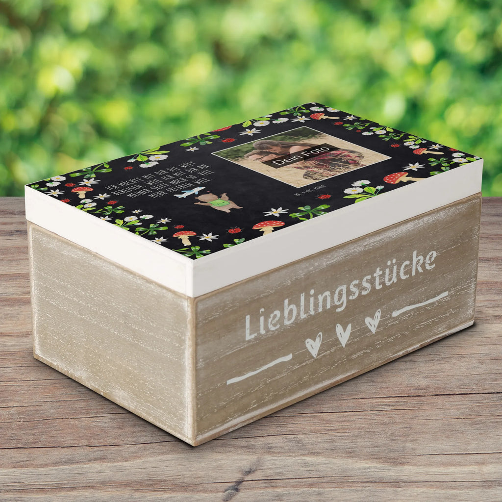 Personalisierte Foto Holzkiste Bär Flugzeug Personalisierte Foto Holzkiste, Liebe, Partner, Freund, Freundin, Ehemann, Ehefrau, Heiraten, Verlobung, Heiratsantrag, Liebesgeschenk, Jahrestag, Hocheitstag, für Männer, Valentinstag, Geschenk für Partner, Geschenk für Freundin, Geschenk für Frauen, Mitbringsel, Liebesbeweis, Hochzeitstag, für Ehemann