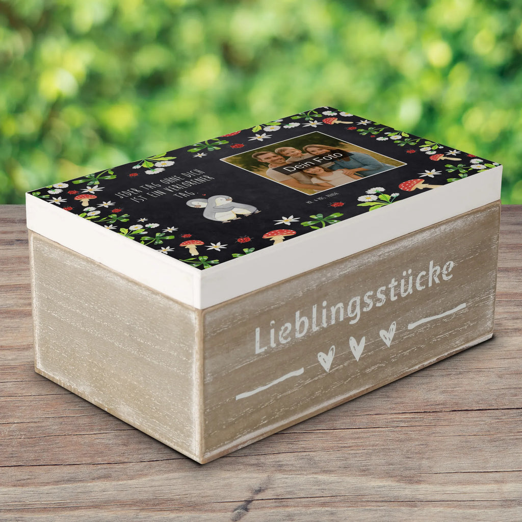 Personalisierte Foto Holzkiste Pinguine Kuscheln Personalisierte Foto Holzkiste, Liebe, Partner, Freund, Freundin, Ehemann, Ehefrau, Heiraten, Verlobung, Heiratsantrag, Liebesgeschenk, Jahrestag, Hocheitstag, Liebesbeweis, Hochzeitstag, Geschenk für Partner, Mitbringsel, Geschenk für Freundin, für Ehemann, Valentinstag, für Männer, Geschenk für Frauen