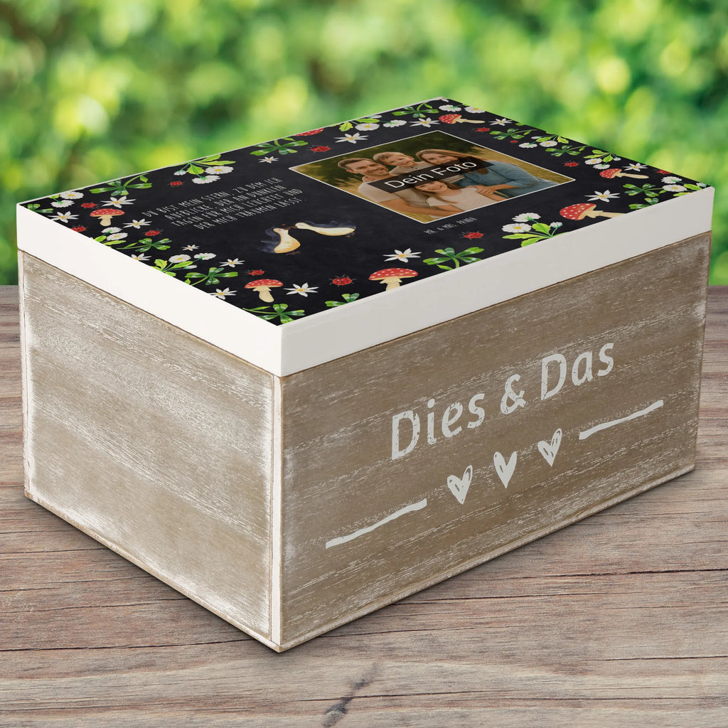 Personalisierte Foto Holzkiste Pinguin Liebe Personalisierte Foto Holzkiste, Liebe, Partner, Freund, Freundin, Ehemann, Ehefrau, Heiraten, Verlobung, Heiratsantrag, Liebesgeschenk, Jahrestag, Hocheitstag, Gastgeschenk, Geschenk Freund, Pinguin Liebe, Pinguin, Pinguinpaar, Geschenk Freundin, Pinguine, Pärchen. Liebespaar, Hochzeitstag, Verlobte, Hochzeit, Liebesbeweis, Liebesspruch, Verlobter, Love, Pinguin Paar, Geschenkidee, Paar, Geschenk Hochzeitstag