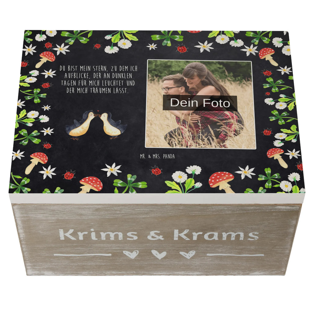 Personalisierte Foto Holzkiste Pinguin Liebe Personalisierte Foto Holzkiste, Liebe, Partner, Freund, Freundin, Ehemann, Ehefrau, Heiraten, Verlobung, Heiratsantrag, Liebesgeschenk, Jahrestag, Hocheitstag, Gastgeschenk, Geschenk Freund, Pinguin Liebe, Pinguin, Pinguinpaar, Geschenk Freundin, Pinguine, Pärchen. Liebespaar, Hochzeitstag, Verlobte, Hochzeit, Liebesbeweis, Liebesspruch, Verlobter, Love, Pinguin Paar, Geschenkidee, Paar, Geschenk Hochzeitstag