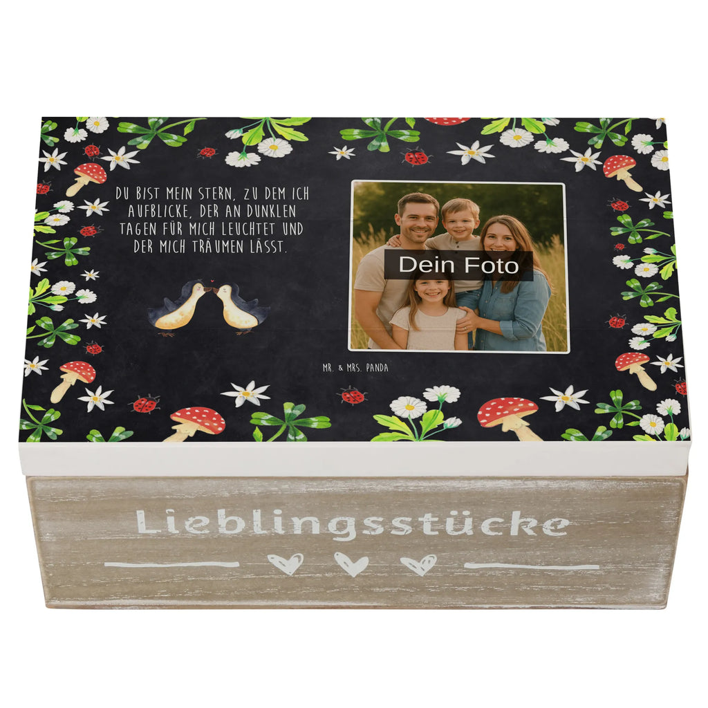 Personalisierte Foto Holzkiste Pinguin Liebe Personalisierte Foto Holzkiste, Liebe, Partner, Freund, Freundin, Ehemann, Ehefrau, Heiraten, Verlobung, Heiratsantrag, Liebesgeschenk, Jahrestag, Hocheitstag, Gastgeschenk, Geschenk Freund, Pinguin Liebe, Pinguin, Pinguinpaar, Geschenk Freundin, Pinguine, Pärchen. Liebespaar, Hochzeitstag, Verlobte, Hochzeit, Liebesbeweis, Liebesspruch, Verlobter, Love, Pinguin Paar, Geschenkidee, Paar, Geschenk Hochzeitstag