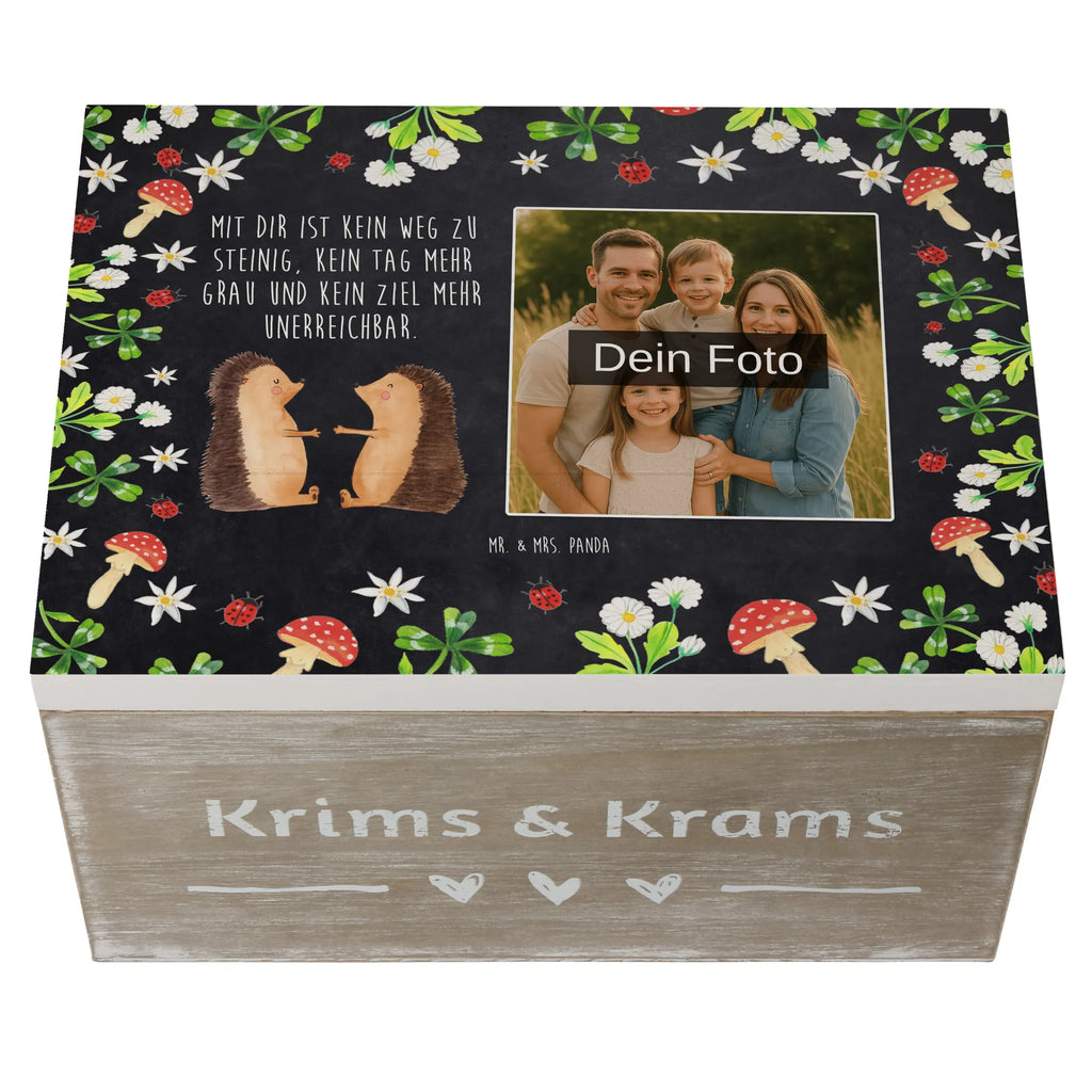 Personalisierte Foto Holzkiste Igel Liebe Personalisierte Foto Holzkiste, Liebe, Partner, Freund, Freundin, Ehemann, Ehefrau, Heiraten, Verlobung, Heiratsantrag, Liebesgeschenk, Jahrestag, Hocheitstag, Liebesbeweis, Geschenk, Verliebt, Verlobt, Igel, Verheiratet, Hochzeit, Hochzeitstag