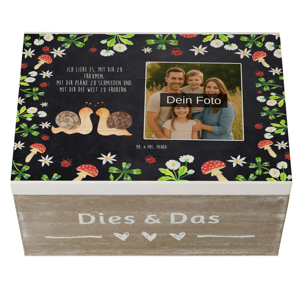 Personalisierte Foto Holzkiste Schnecken Liebe Personalisierte Foto Holzkiste, Liebe, Partner, Freund, Freundin, Ehemann, Ehefrau, Heiraten, Verlobung, Heiratsantrag, Liebesgeschenk, Jahrestag, Hocheitstag