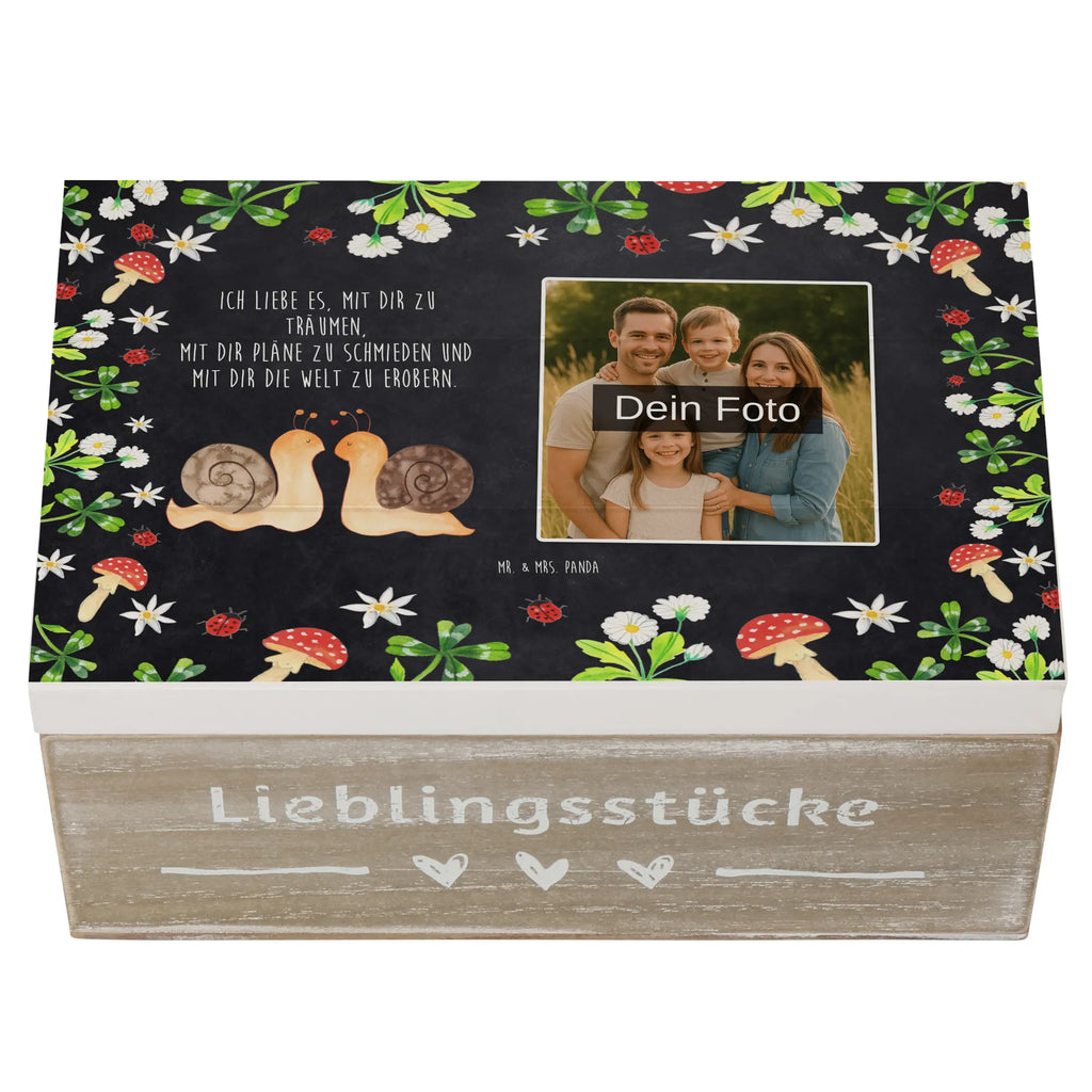 Personalisierte Foto Holzkiste Schnecken Liebe Personalisierte Foto Holzkiste, Liebe, Partner, Freund, Freundin, Ehemann, Ehefrau, Heiraten, Verlobung, Heiratsantrag, Liebesgeschenk, Jahrestag, Hocheitstag