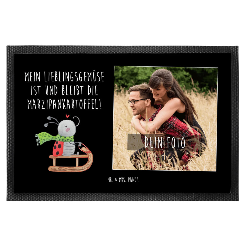 Personalized Photo Doormat Smörle sledding Personalisierte Foto Fußmatte, Winter, Weihnachten, Weihnachtsdeko, Nikolaus, Advent, Heiligabend, Wintermotiv, Schlittenfahren, Marzipan, Smörle