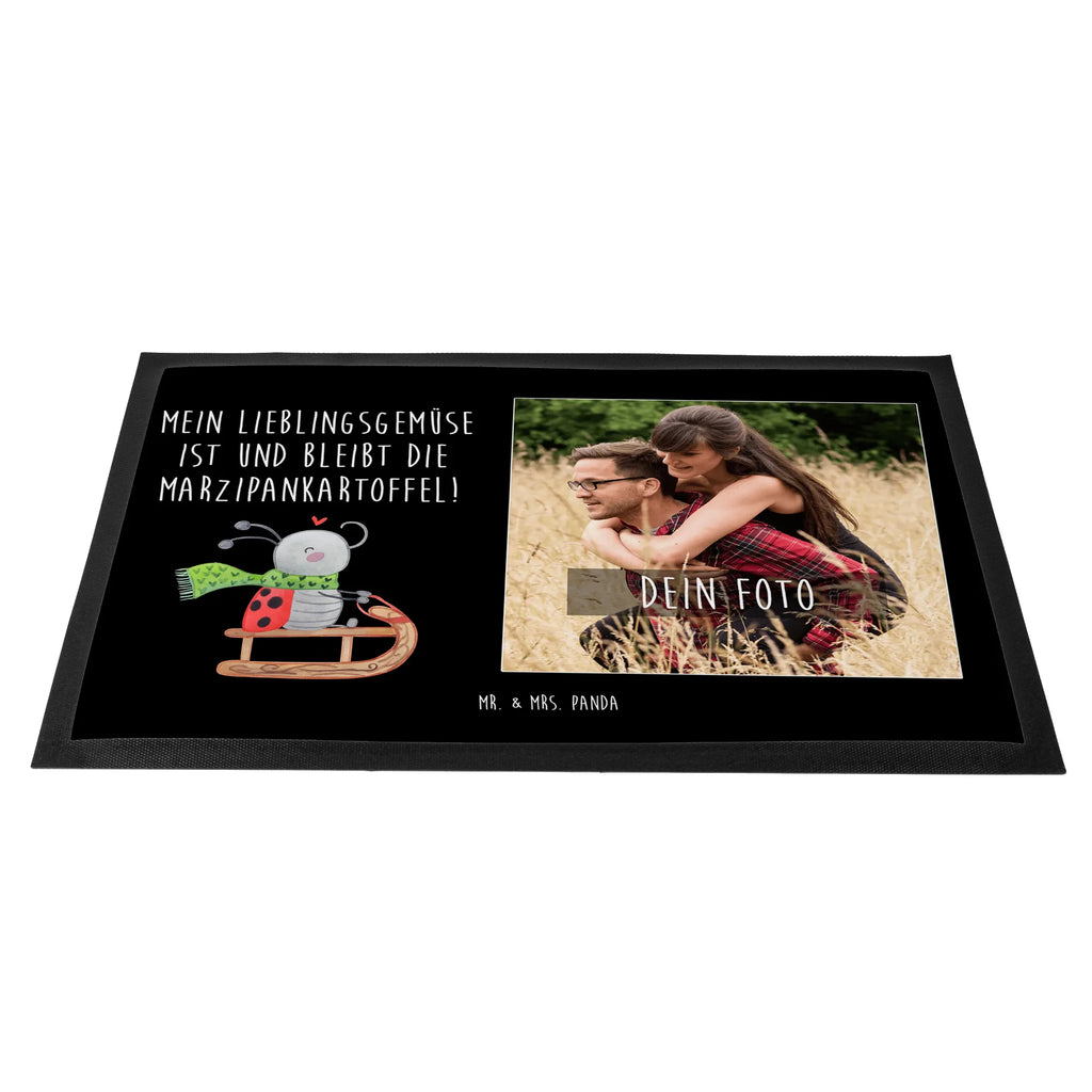 Personalized Photo Doormat Smörle sledding Personalisierte Foto Fußmatte, Winter, Weihnachten, Weihnachtsdeko, Nikolaus, Advent, Heiligabend, Wintermotiv, Schlittenfahren, Marzipan, Smörle