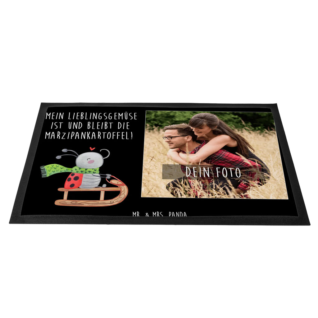 Personalized Photo Doormat Smörle sledding Personalisierte Foto Fußmatte, Winter, Weihnachten, Weihnachtsdeko, Nikolaus, Advent, Heiligabend, Wintermotiv, Schlittenfahren, Marzipan, Smörle
