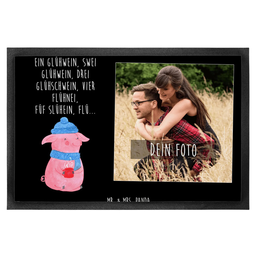 Personalisierte Foto Fußmatte Schweinchen Glühwein Personalisierte Foto Fußmatte, Winter, Weihnachten, Weihnachtsdeko, Nikolaus, Advent, Heiligabend, Wintermotiv, Glühwein, Betrunken, Weihnachtsmarkt, Spruch