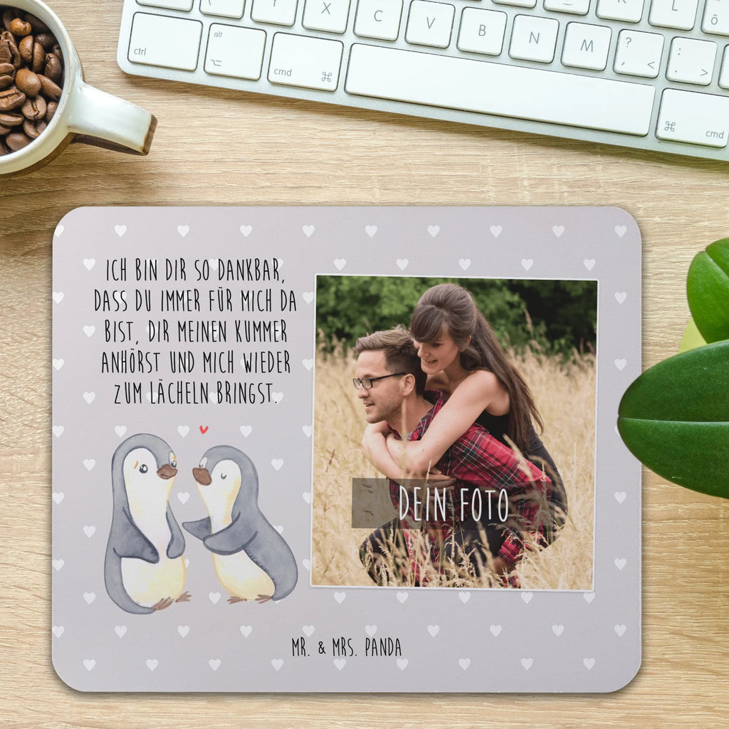Personalisiertes Foto Mauspad Pinguine trösten Personalisiertes Foto Mauspad, Liebe, Partner, Freund, Freundin, Ehemann, Ehefrau, Heiraten, Verlobung, Heiratsantrag, Liebesgeschenk, Jahrestag, Hocheitstag, für Männer, Valentinstag, Liebesbeweis, Hochzeitstag, Geschenk für Frauen, Geschenk für Partner, Geschenk für Freundin, Mitbringsel, für Ehemann