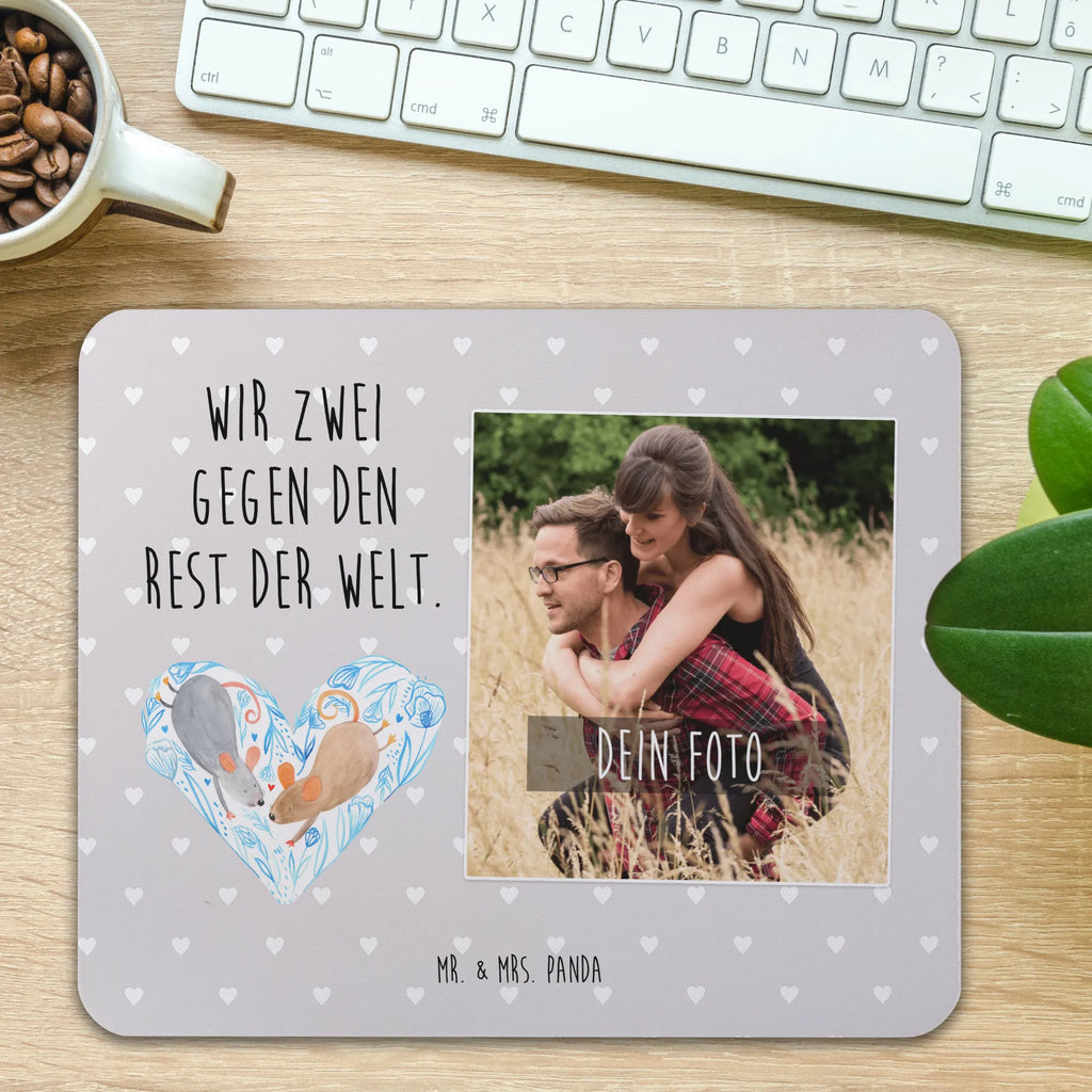 Personalisiertes Foto Mauspad Mäuse Herz Personalisiertes Foto Mauspad, Liebe, Partner, Freund, Freundin, Ehemann, Ehefrau, Heiraten, Verlobung, Heiratsantrag, Liebesgeschenk, Jahrestag, Hocheitstag, Hochzeit, Lieblingsmensch, Geschenk für zwei, Love, Gemeinsamkeit, Liebesbeweis, Liebesbotschaft, Maus, Mäuse