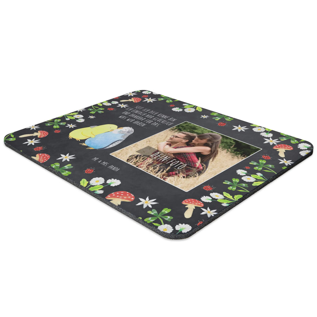 Personalized Photo Mousepad Parakeets in love Personalisiertes Foto Mauspad, Liebe, Partner, Freund, Freundin, Ehemann, Ehefrau, Heiraten, Verlobung, Heiratsantrag, Liebesgeschenk, Jahrestag, Hocheitstag, Nähe, Wellensittich, Kuscheln, Vögel, Vertrauen