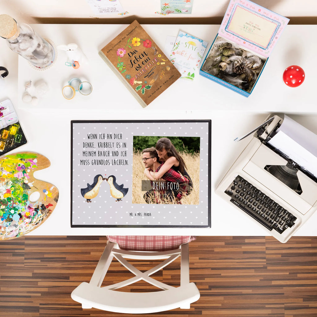Personalized Photo Desk Mat penguins kiss Personalisierte Foto Schreibtischunterlage, Liebe, Partner, Freund, Freundin, Ehemann, Ehefrau, Heiraten, Verlobung, Heiratsantrag, Liebesgeschenk, Jahrestag, Hocheitstag, für Männer, Liebesbeweis, Hochzeitstag, für Ehemann, Geschenk für Partner, Geschenk für Frauen, Valentinstag, Geschenk für Freundin, Mitbringsel