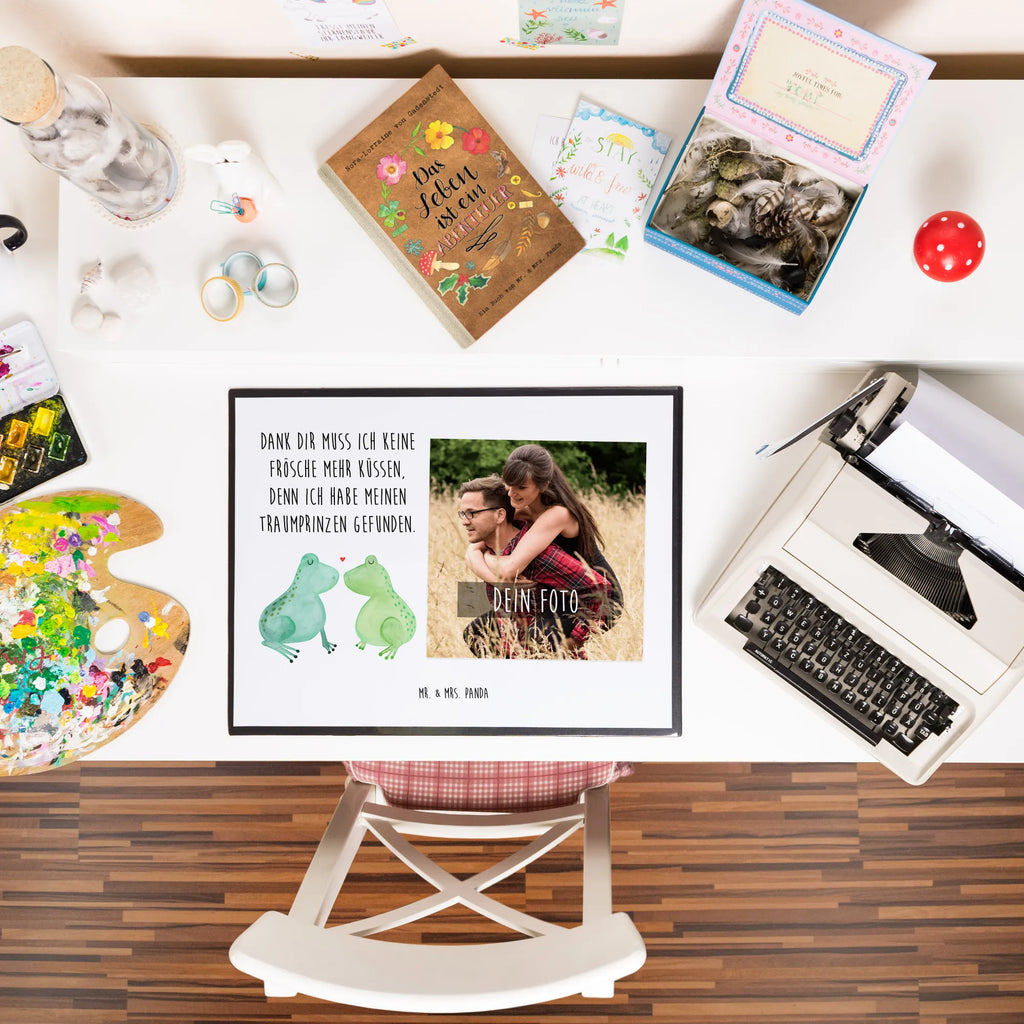Personalized Photo Desk Mat Frogs in love Personalisierte Foto Schreibtischunterlage, Liebe, Partner, Freund, Freundin, Ehemann, Ehefrau, Heiraten, Verlobung, Heiratsantrag, Liebesgeschenk, Jahrestag, Hocheitstag, Fröschchen, Geschenk Freund, Frosch, Froschkönig, Geschenk Hochzeit, Hochzeitstag, Geschenk Freundin, Frösche, Liebesbeweis, Verliebt, Verheiratet, Verlobt