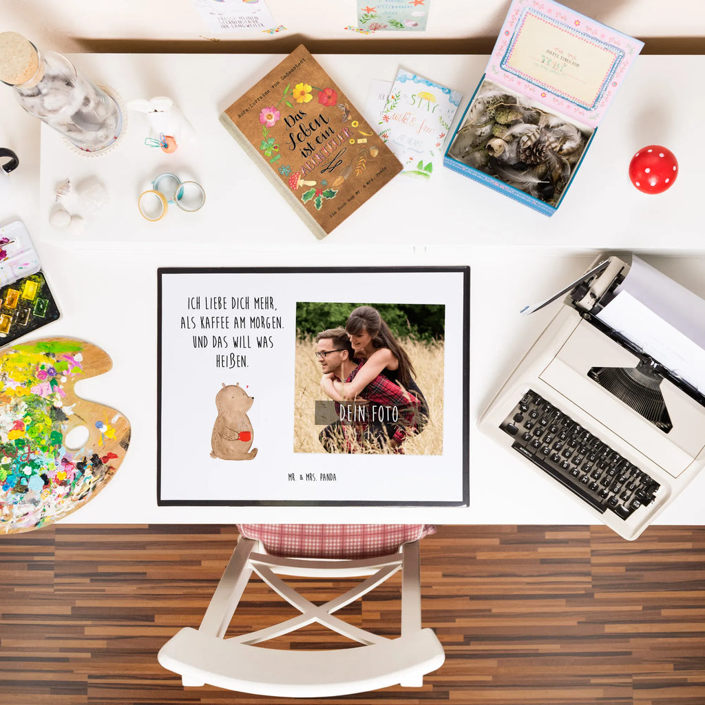 Personalized Photo Desk Mat bear morning coffee Personalisierte Foto Schreibtischunterlage, Liebe, Partner, Freund, Freundin, Ehemann, Ehefrau, Heiraten, Verlobung, Heiratsantrag, Liebesgeschenk, Jahrestag, Hocheitstag, Geschenk für Frauen, Liebesbeweis, Valentinstag, für Ehemann, für Männer, Mitbringsel, Geschenk für Freundin, Geschenk für Partner, Hochzeitstag