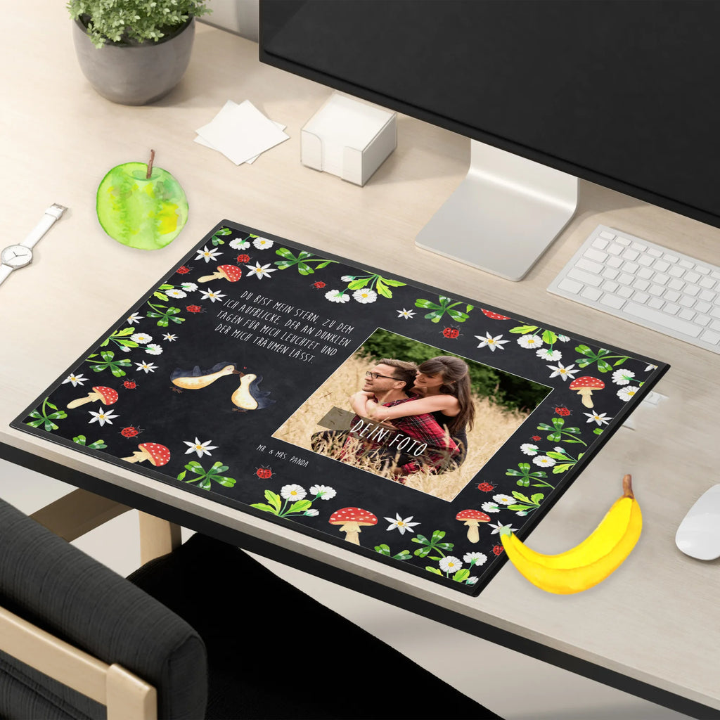 Personalized Photo Desk Mat Penguins in love Personalisierte Foto Schreibtischunterlage, Liebe, Partner, Freund, Freundin, Ehemann, Ehefrau, Heiraten, Verlobung, Heiratsantrag, Liebesgeschenk, Jahrestag, Hocheitstag, Liebesspruch, Pinguinpaar, Pärchen. Liebespaar, Pinguin, Gastgeschenk, Pinguine, Love, Geschenk Hochzeitstag, Hochzeit, Pinguin Liebe, Pinguin Paar, Geschenk Freundin, Verlobter, Verlobte, Paar, Geschenkidee, Liebesbeweis, Geschenk Freund, Hochzeitstag