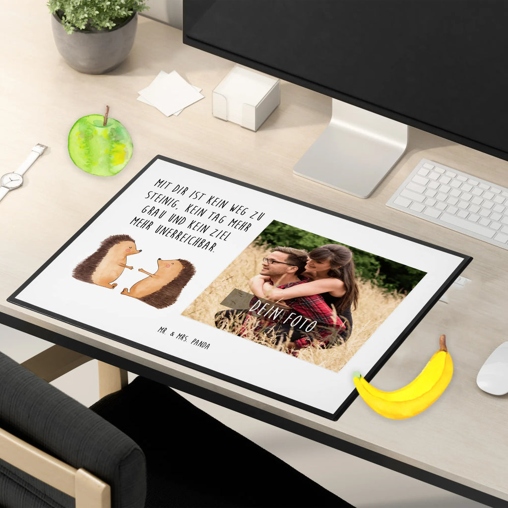 Personalized Photo Desk Mat Hedgehogs in love Personalisierte Foto Schreibtischunterlage, Liebe, Partner, Freund, Freundin, Ehemann, Ehefrau, Heiraten, Verlobung, Heiratsantrag, Liebesgeschenk, Jahrestag, Hocheitstag, Verheiratet, Geschenk, Hochzeitstag, Hochzeit, Verlobt, Igel, Liebesbeweis, Verliebt