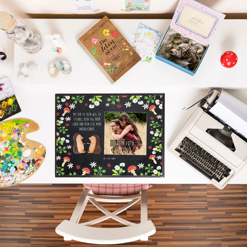 Personalized Photo Desk Mat Hedgehogs in love Personalisierte Foto Schreibtischunterlage, Liebe, Partner, Freund, Freundin, Ehemann, Ehefrau, Heiraten, Verlobung, Heiratsantrag, Liebesgeschenk, Jahrestag, Hocheitstag, Verheiratet, Geschenk, Hochzeitstag, Hochzeit, Verlobt, Igel, Liebesbeweis, Verliebt