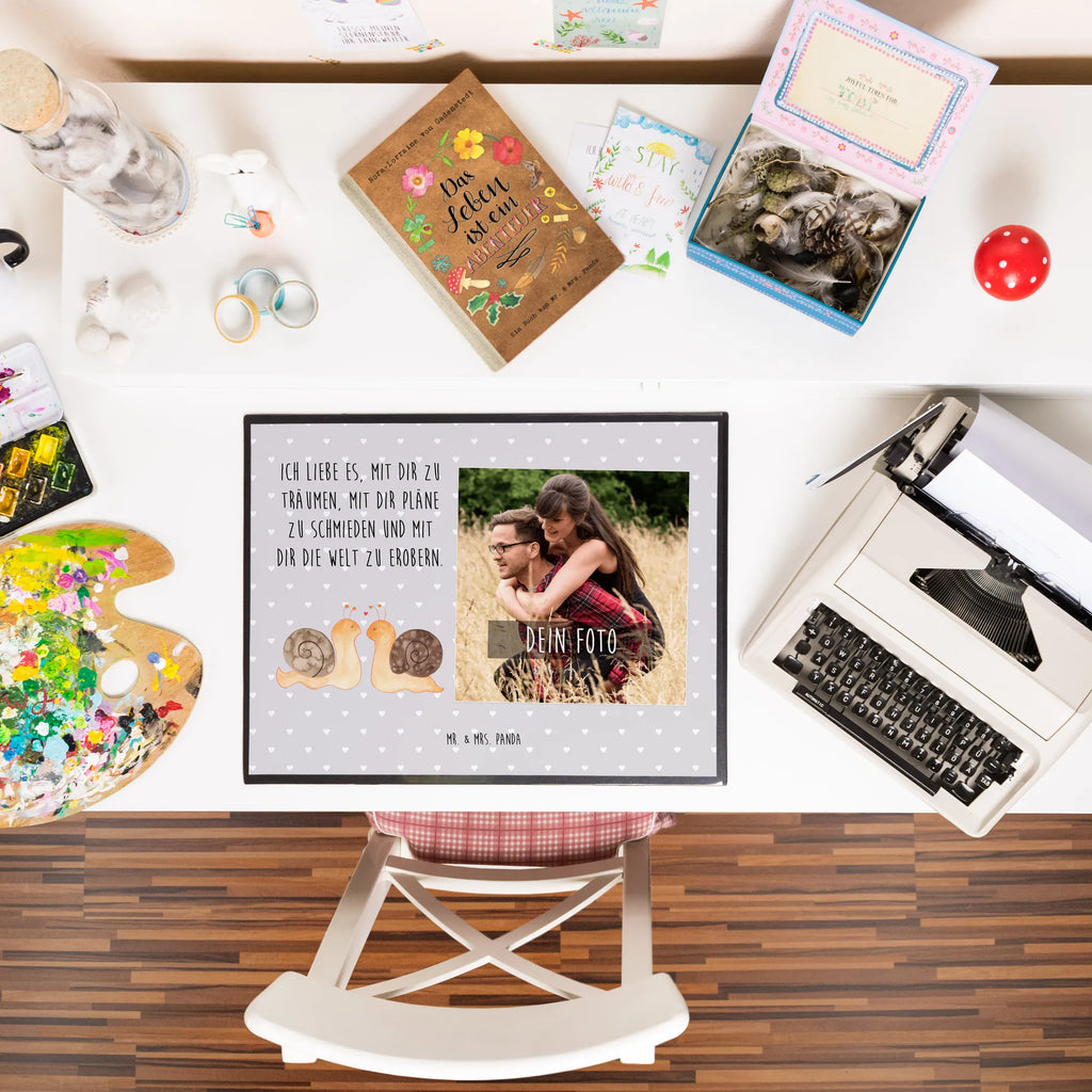 Personalized Photo Desk Mat Snails in love Personalisierte Foto Schreibtischunterlage, Liebe, Partner, Freund, Freundin, Ehemann, Ehefrau, Heiraten, Verlobung, Heiratsantrag, Liebesgeschenk, Jahrestag, Hocheitstag