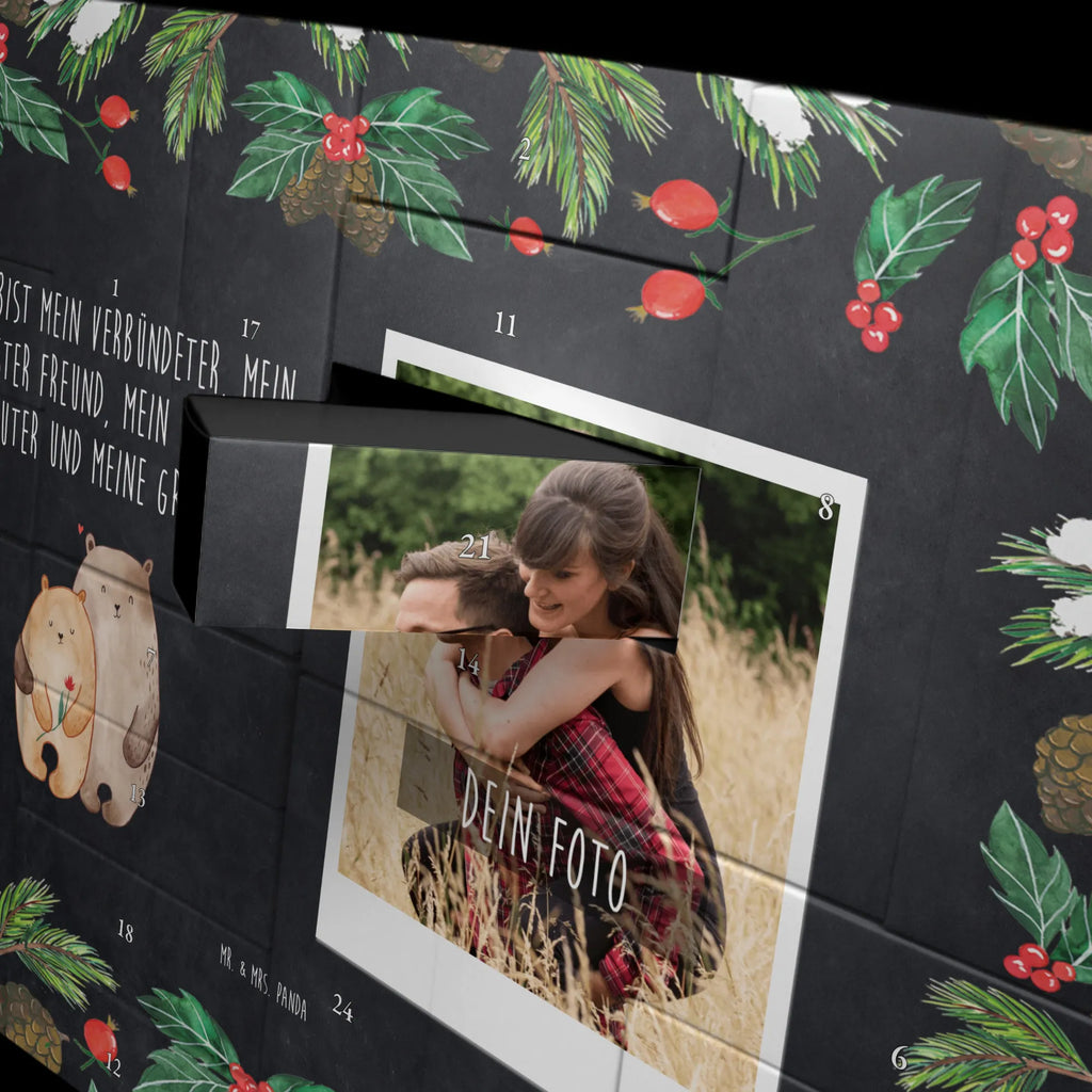 Personalisierter Befüllbarer Foto Adventskalender Bären Liebe Personalisierter Befüllbarer Foto Adventskalender, Adventskalender mit Eigenem Bild, Adventskalender mit Foto, Weihnachtskalender mit Foto, Personalisierter Adventskalender, Adventskalender Eigenes Foto, Foto Adventskalender, Freundin, Freund, Liebe, Liebesgeschenk, Jahrestag, Verlobung, Partner, Ehemann, Ehefrau, Heiraten, Heiratsantrag, Hocheitstag, Geschenk Hochzeit, Hochzeitstag, Verlobt, Geschenk Freundin, Geschenk Freund, Bär, Verheiratet, Bären, Liebesbeweis, Bärchen, Verliebt
