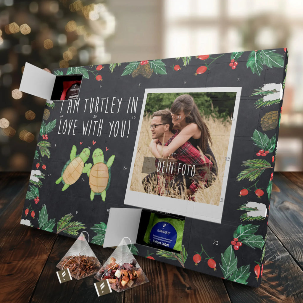 Personalisierter Tee Foto Adventskalender Schildkröten Paar Personalisierter Tee Foto Adventskalender, Freundin, Freund, Liebe, Liebesgeschenk, Jahrestag, Verlobung, Partner, Ehemann, Ehefrau, Heiraten, Heiratsantrag, Hocheitstag, Liebesbeweis, Geschenk für Partner, für Männer, Mitbringsel, Hochzeitstag, für Ehemann, Geschenk für Freundin, Valentinstag, Geschenk für Frauen